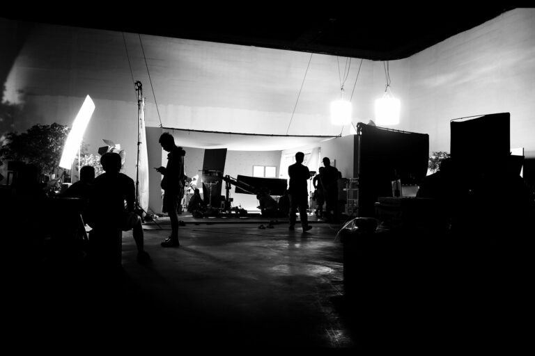 Jak wygląda proces produkcji filmu reklamowego – krok po kroku