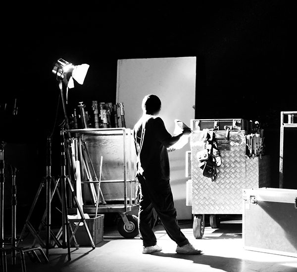 behind-the-shooting-of-video-online-commercial-pro-Y3ZQ4CM.jpg